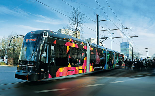 Strassenbahn der Mainzer Mobilität beim Fahren