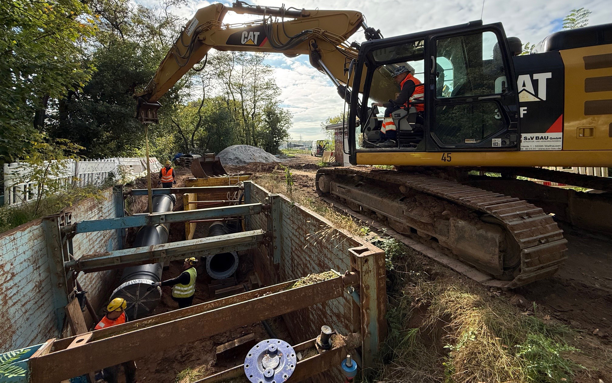 Hof Schoenau_Haelfte saniert