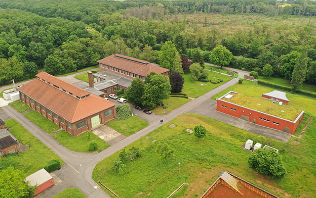 Wasserwerk umgeben von Natur